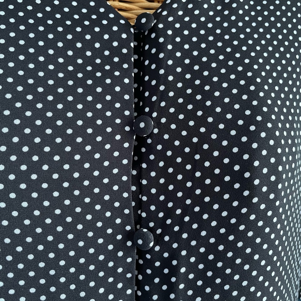 Chico’s Polka Dot flutter Sleeve Peplum Top. Size 2 (12/14). 100% polyester - Picture 2 of 9